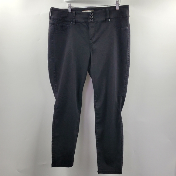 Torrid Black Jegging Skinny Jeans High Waisted Rise NEW - Picture 11 of 11